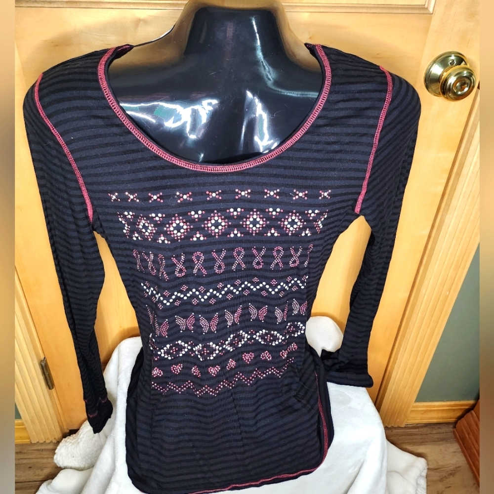 Women's breast cancer awareness long sleeve t-shirt. LIKE NEW.